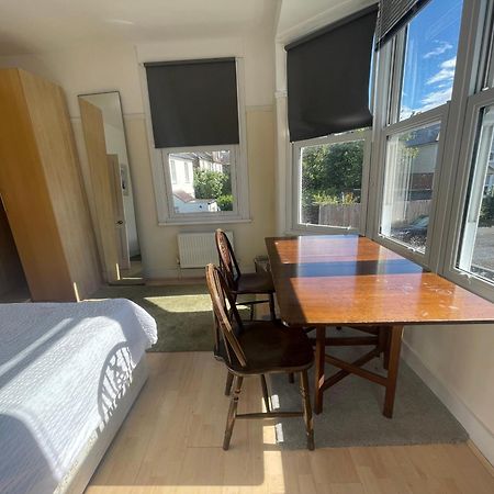 Room With Private Bathroom And Shared Kitchen London Ngoại thất bức ảnh