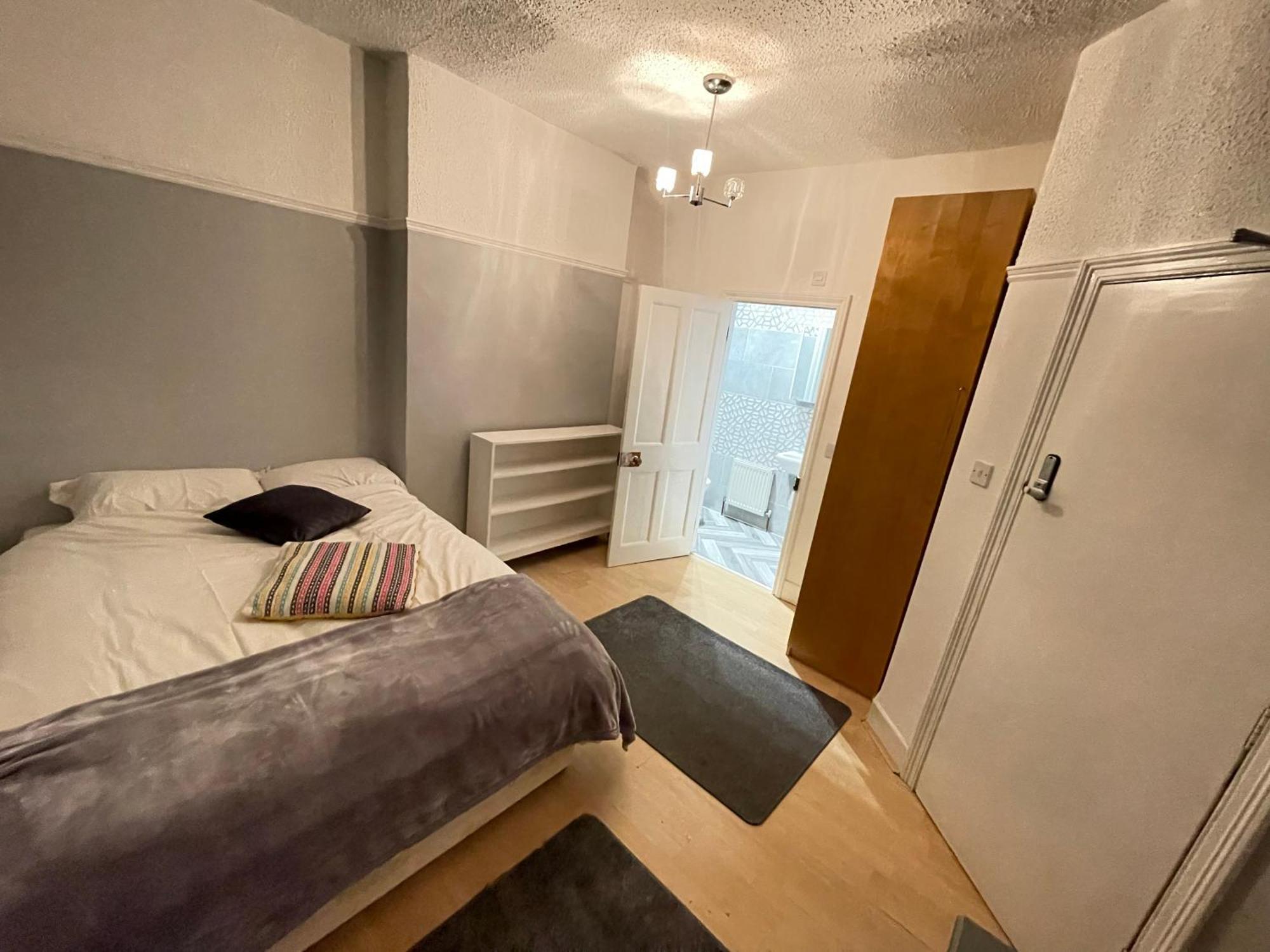 Room With Private Bathroom And Shared Kitchen London Ngoại thất bức ảnh