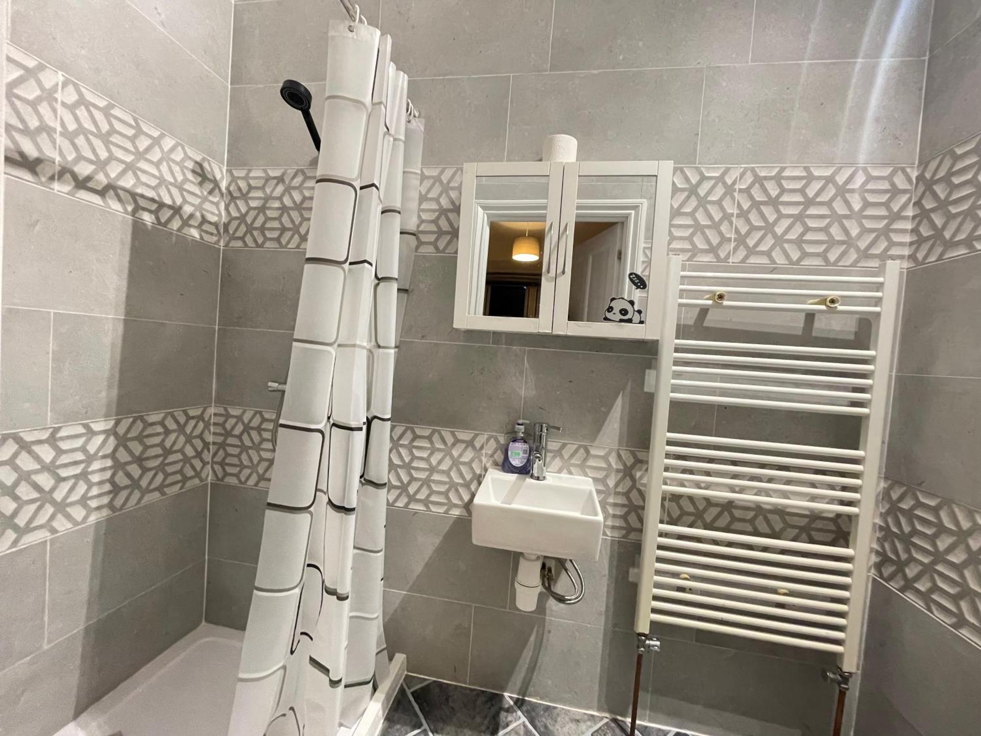 Room With Private Bathroom And Shared Kitchen London Ngoại thất bức ảnh