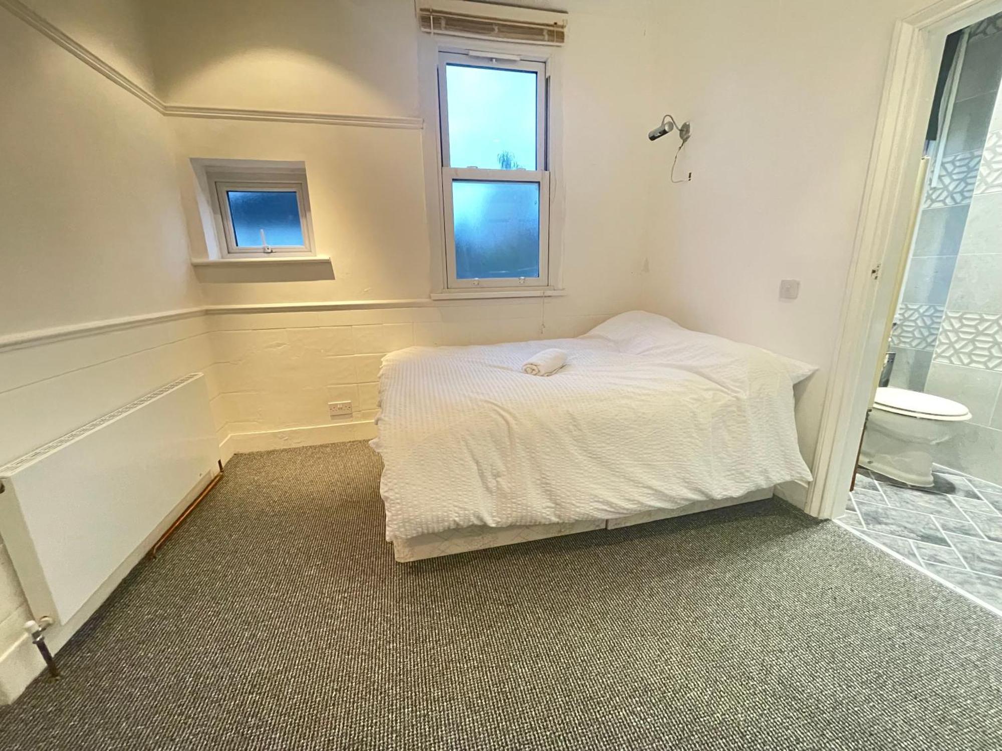 Room With Private Bathroom And Shared Kitchen London Ngoại thất bức ảnh