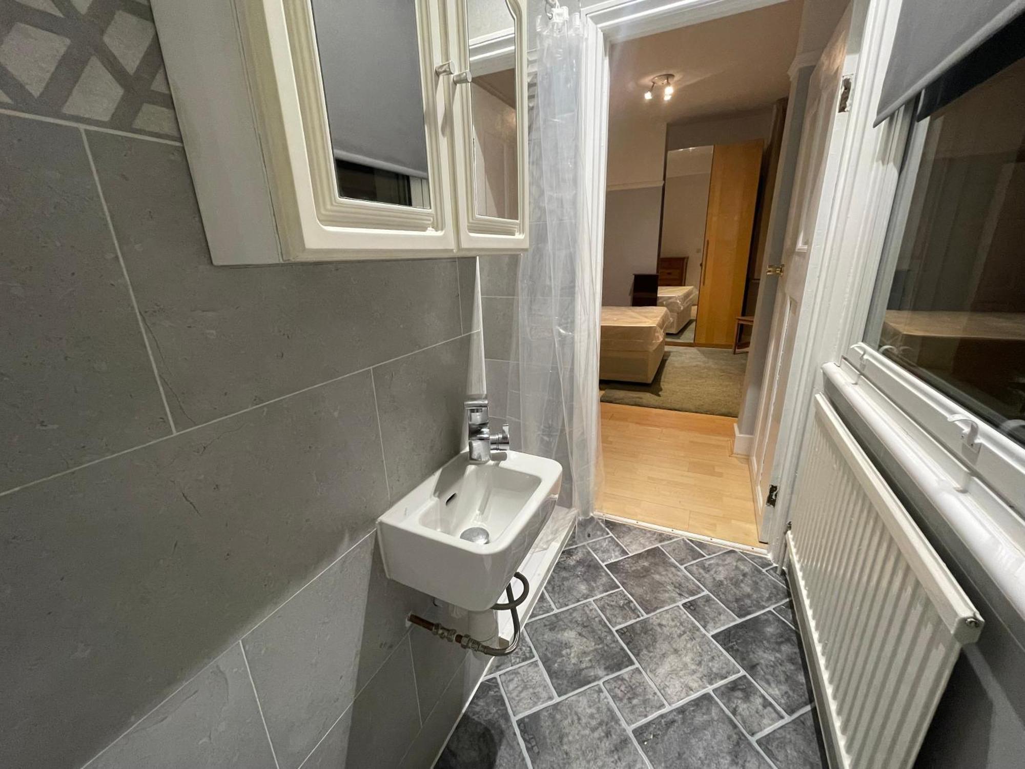 Room With Private Bathroom And Shared Kitchen London Ngoại thất bức ảnh