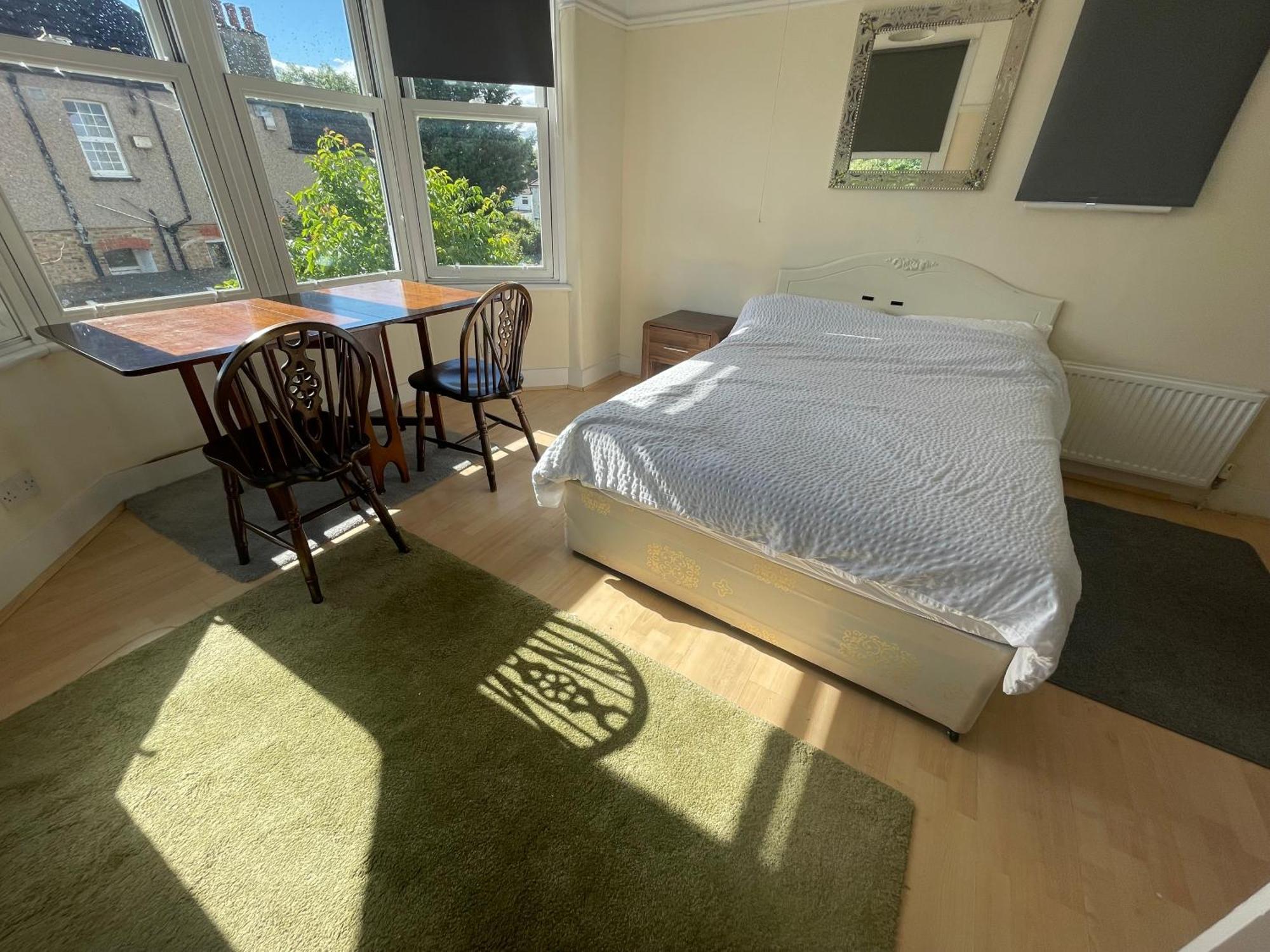 Room With Private Bathroom And Shared Kitchen London Ngoại thất bức ảnh